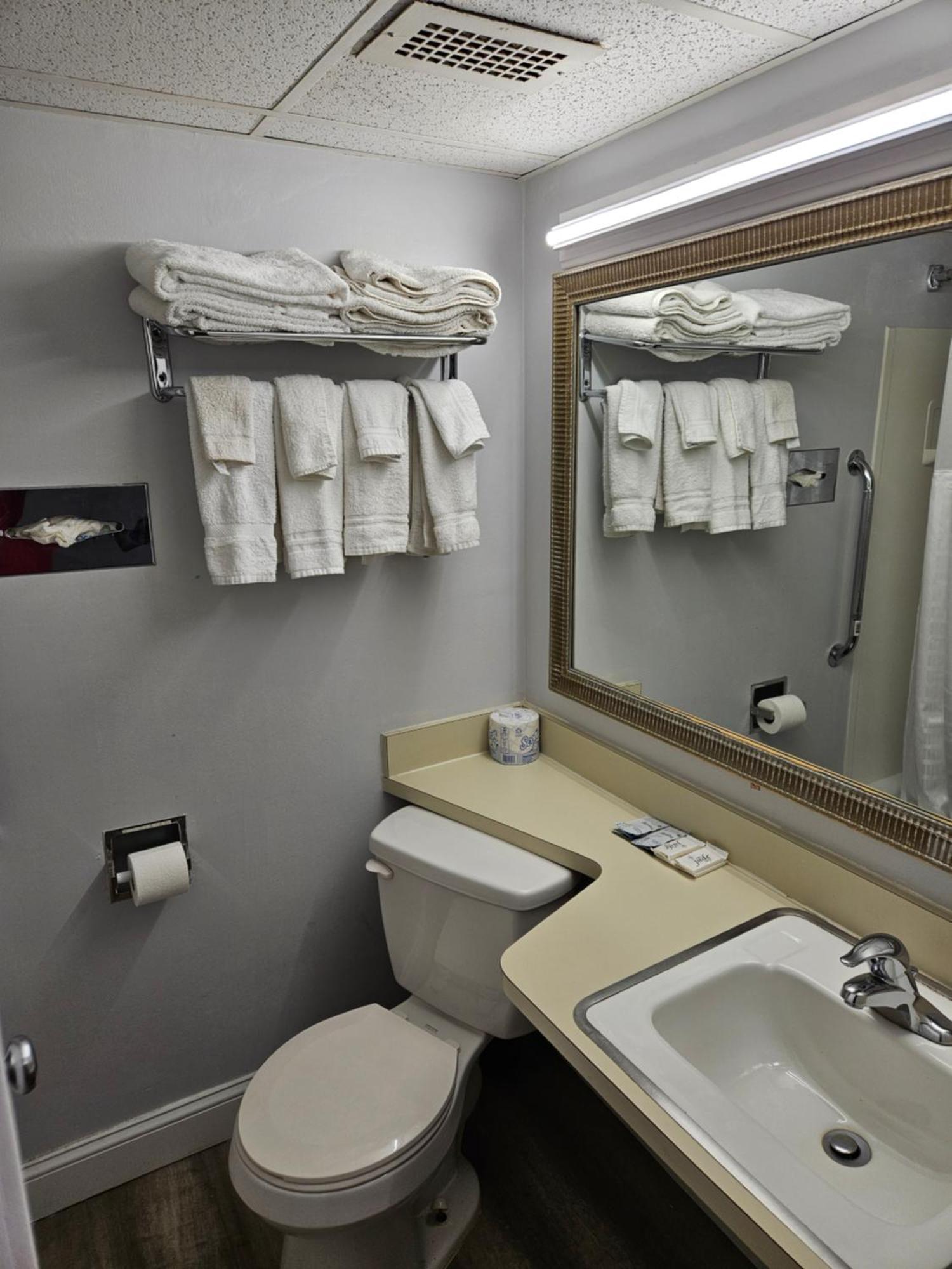 Center Street Value Inn Оберн Экстерьер фото