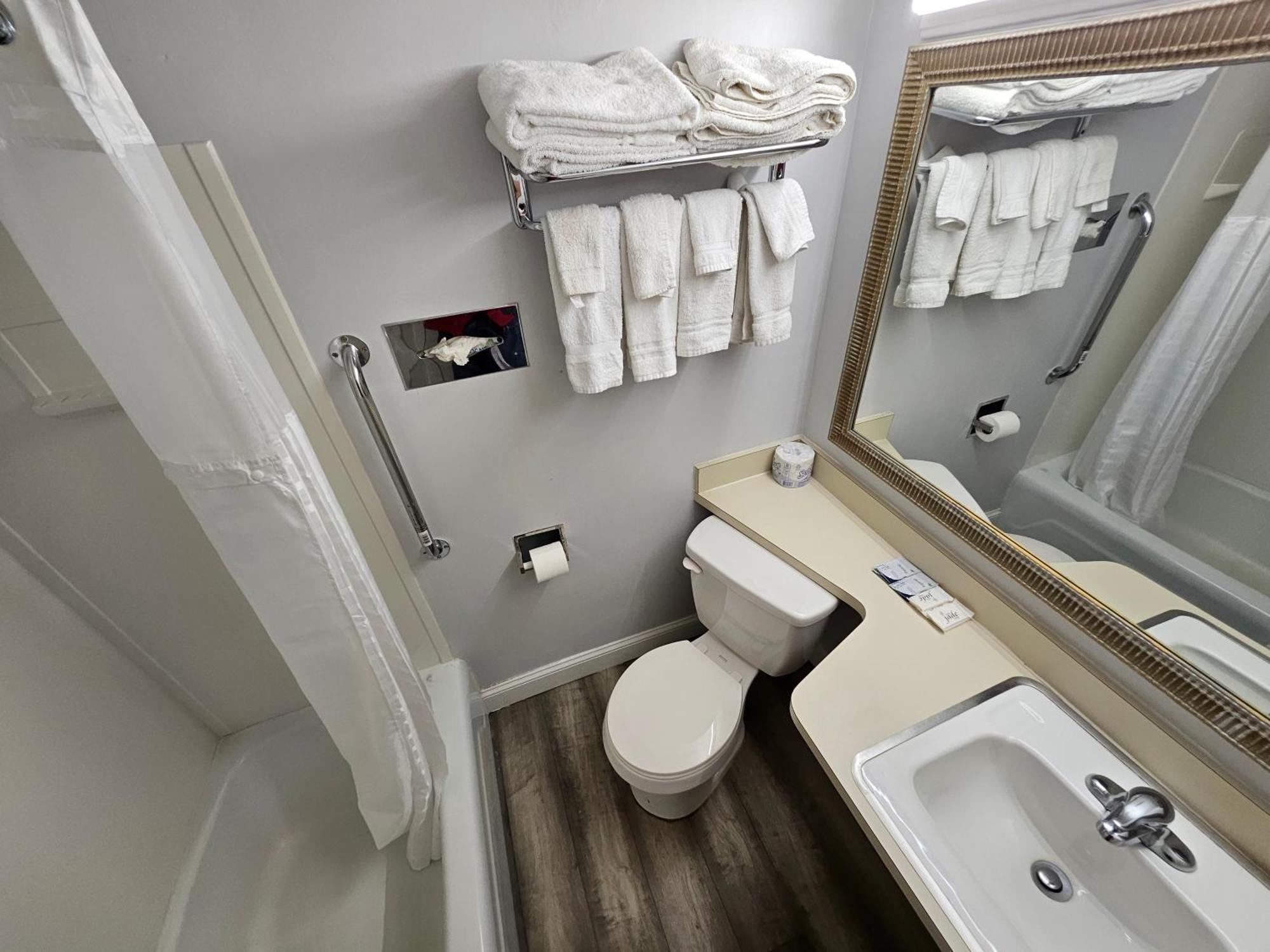 Center Street Value Inn Оберн Экстерьер фото