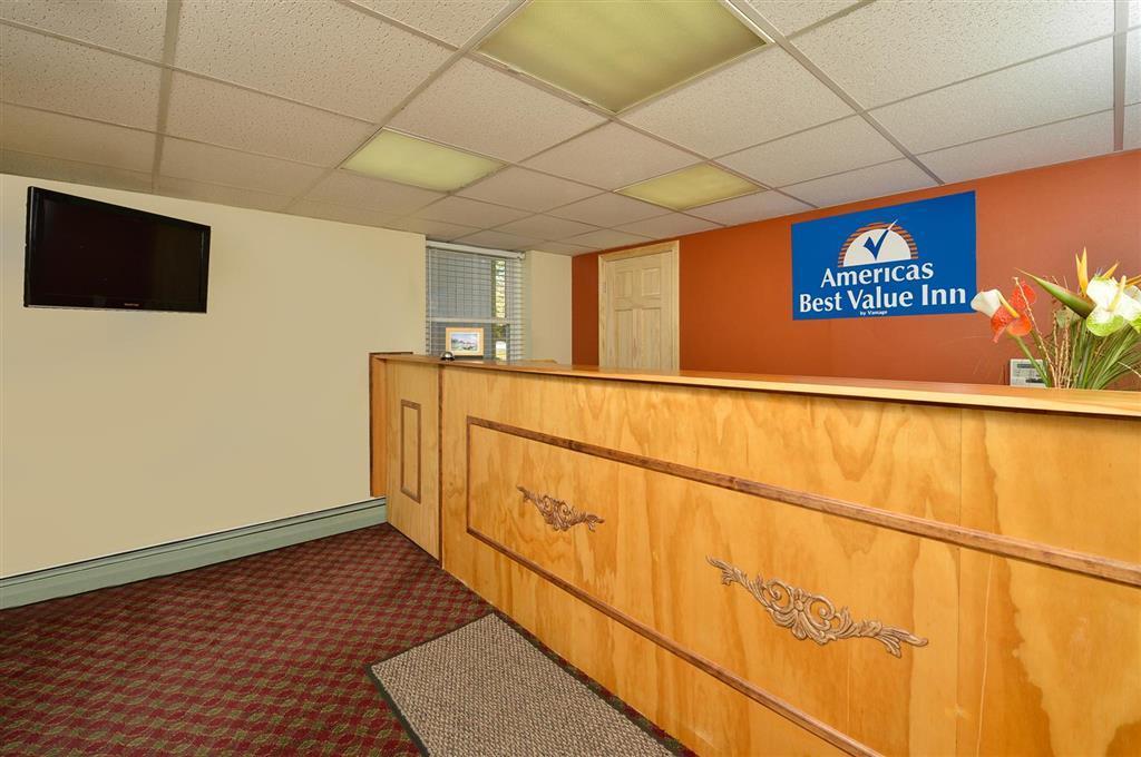 Center Street Value Inn Оберн Интерьер фото