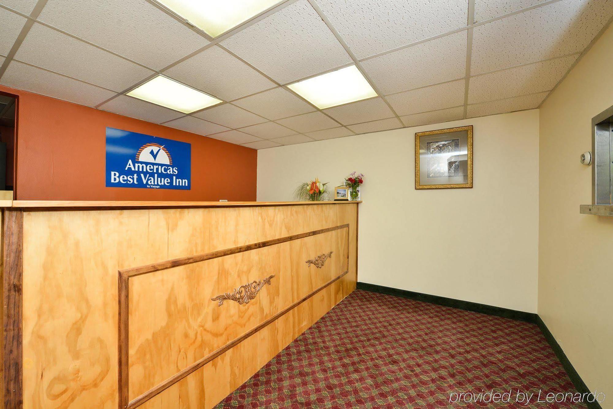 Center Street Value Inn Оберн Экстерьер фото